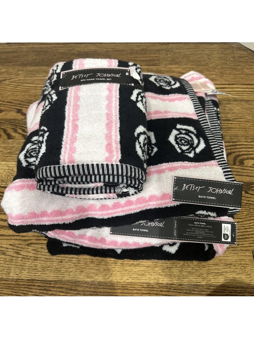Betsey Johnson Black/White/Pink Roses Bath & Hand Towels OEKO 4 Pcs